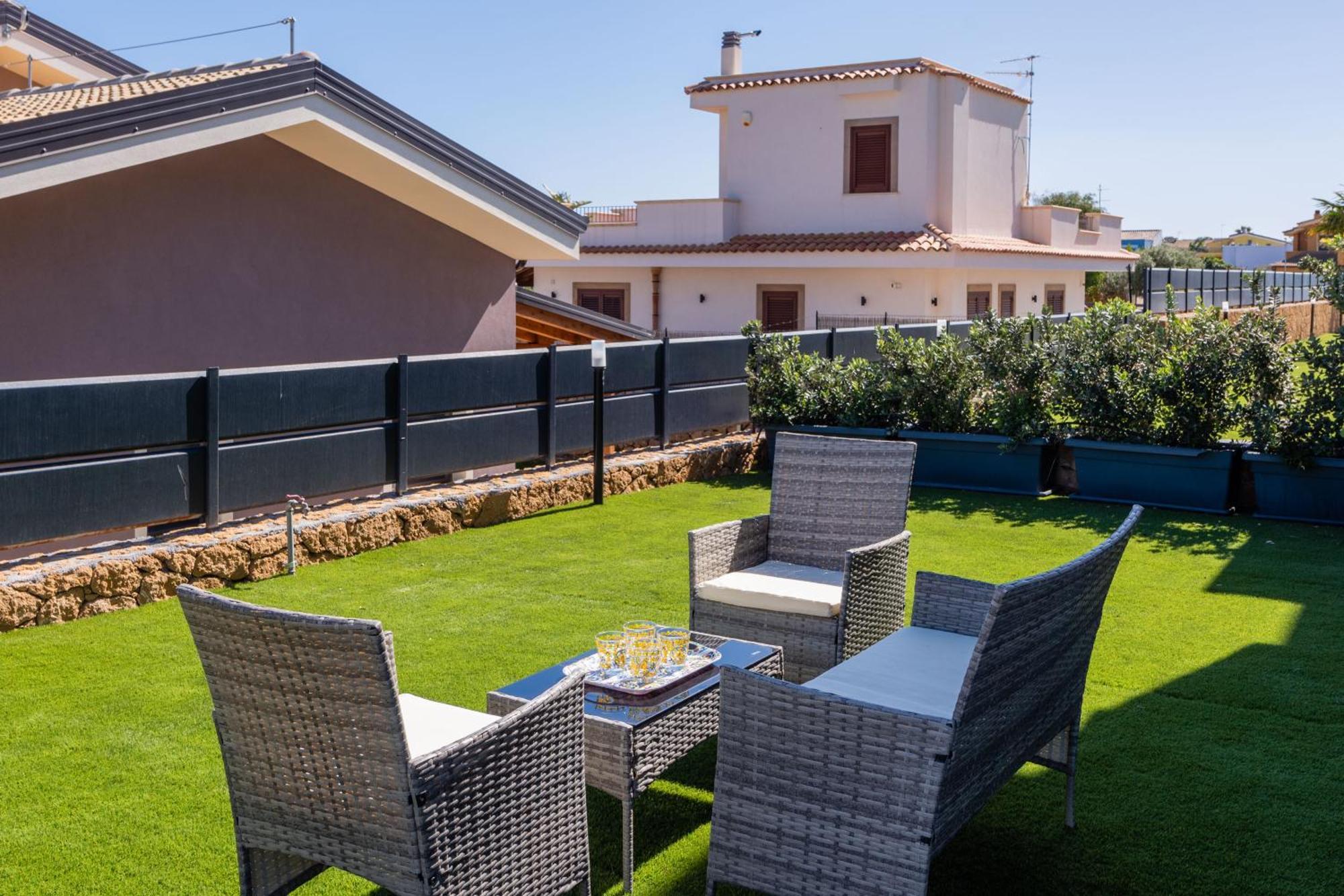 Etna Mare Apartments By Wonderful Italy Αουγκούστα Εξωτερικό φωτογραφία